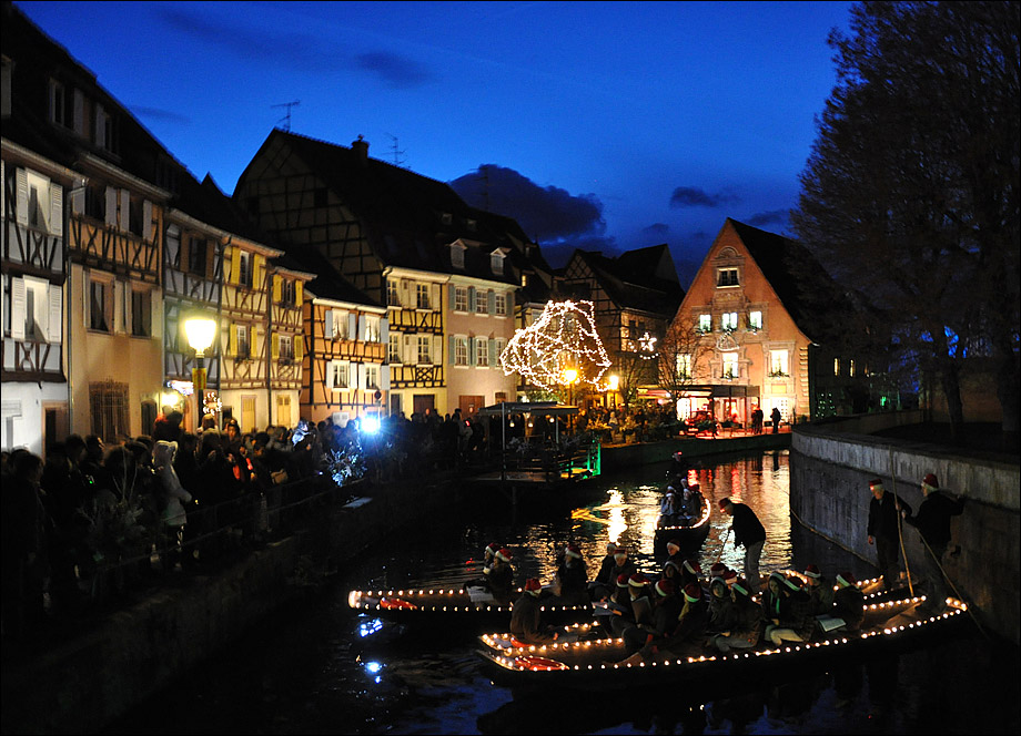 Barques illuminées dans la Petite Venise à Colmar