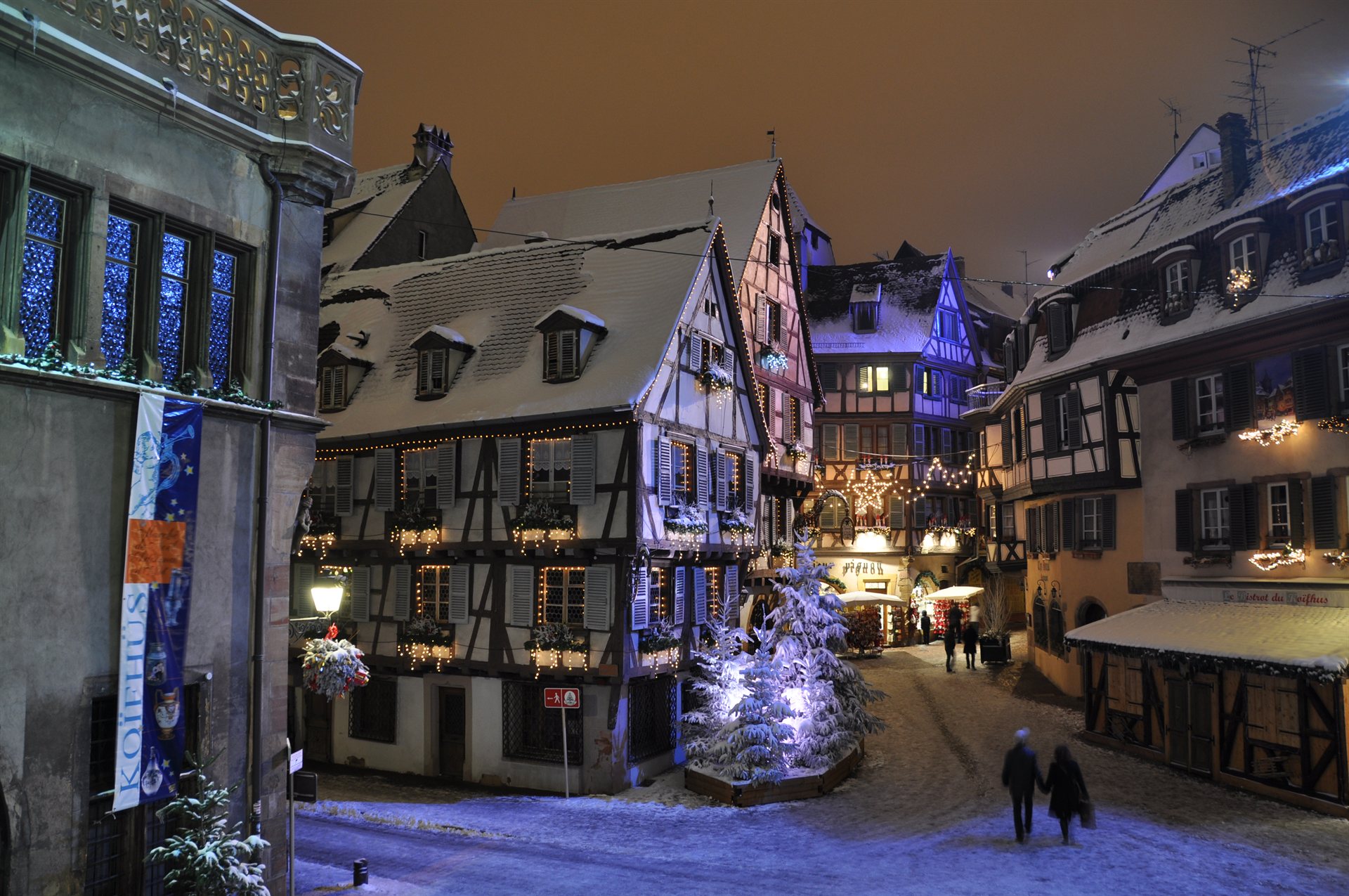 Blick auf die Häuser von Colmar zu Weihnachten